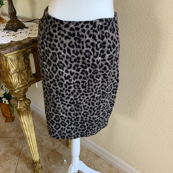 CAbi Dresses & Skirts - Cabi size 4 leopard print skirt with pockets